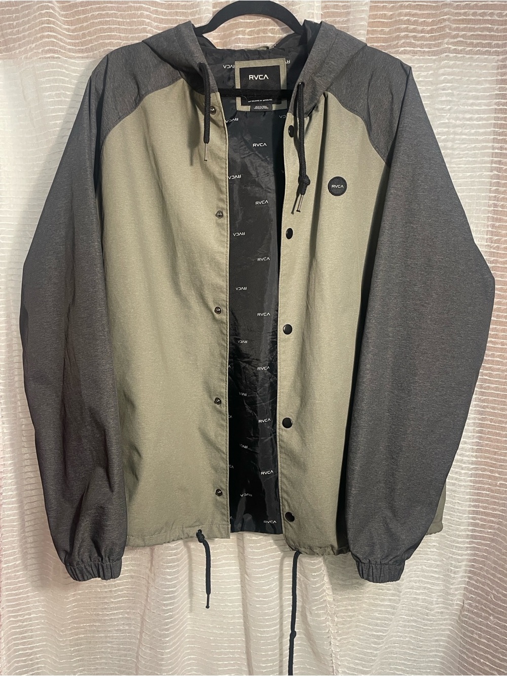 **SOLD**RVCA Two-Tone Hooded Windbreaker Jacket - Olive Green & Charcoal Men’s